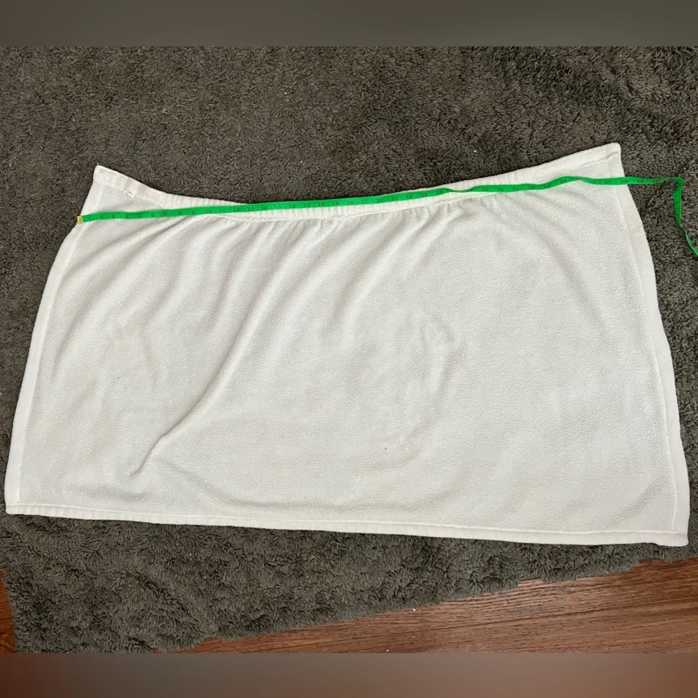 Fluffy White Velcro Body Wraparound Towel One Size Never Used NWOT